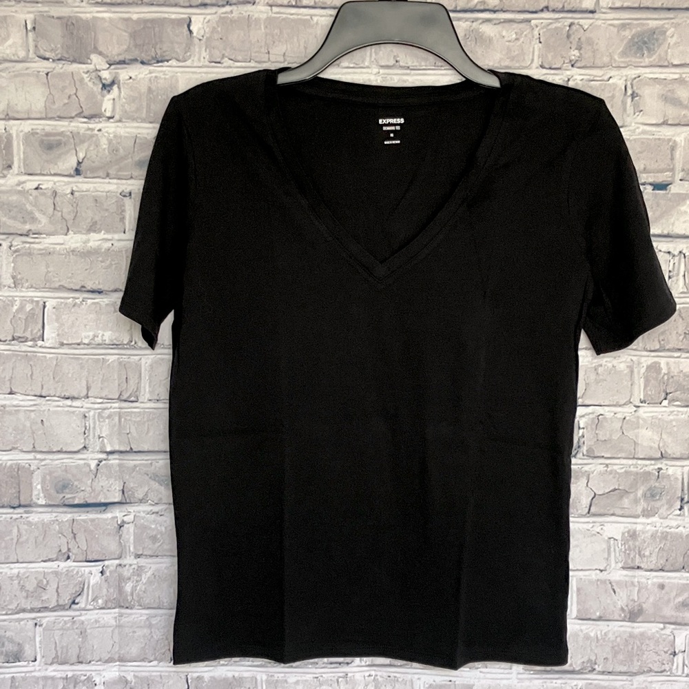 NWT!! Express Classic Black V-Neck Tee, Size XS